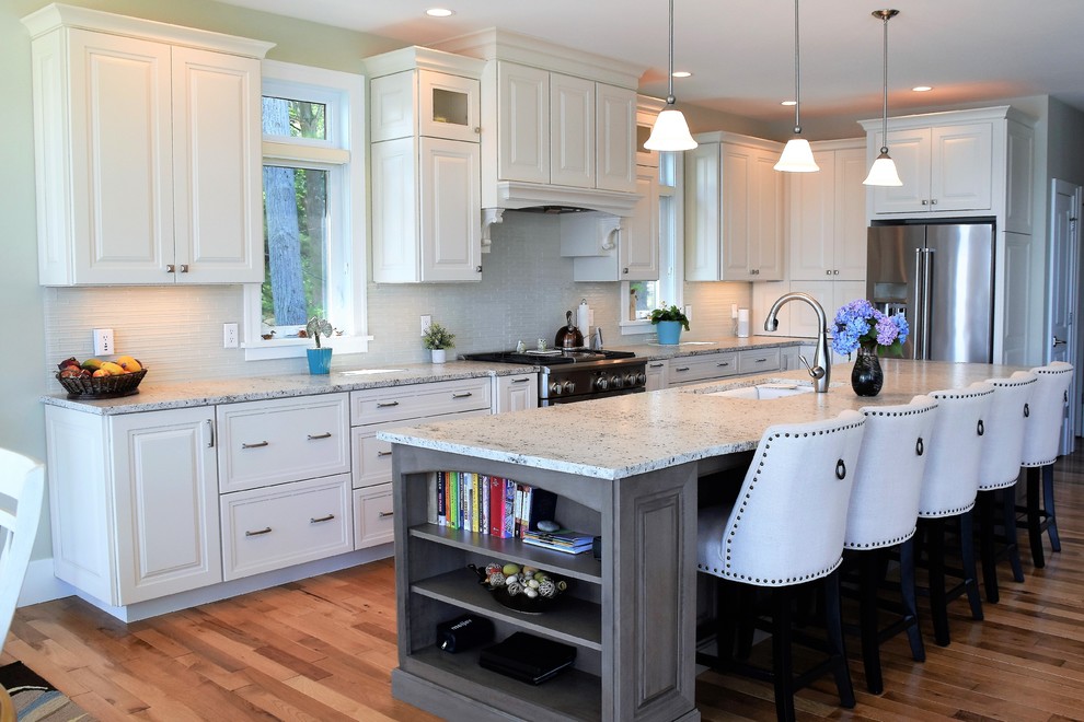 Kitchen - transitional kitchen idea