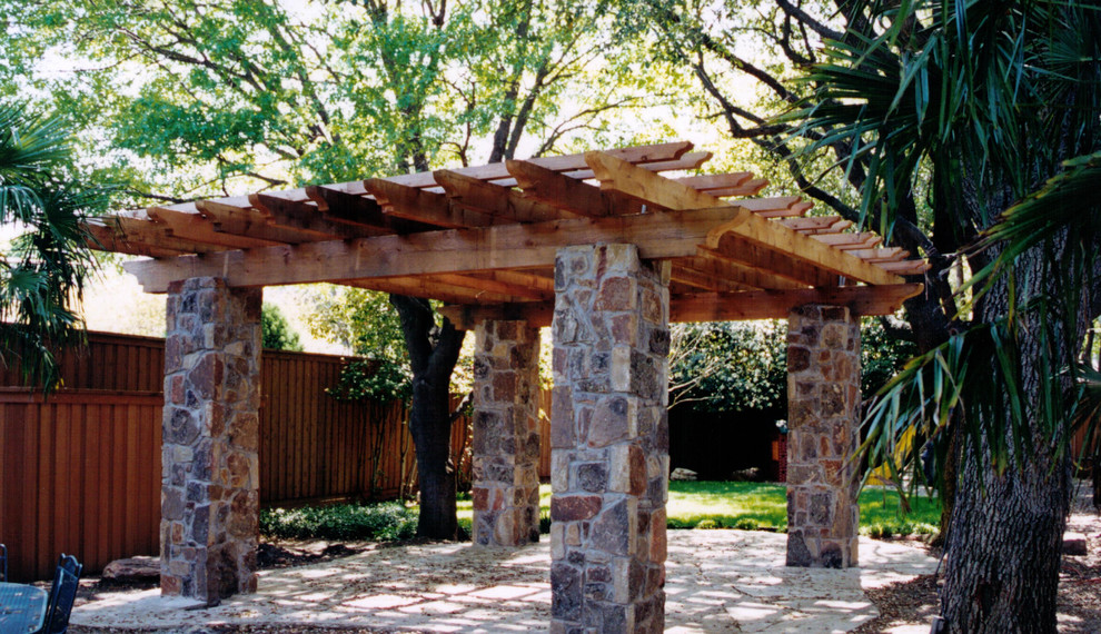 This is an example of a traditional patio in Dallas.