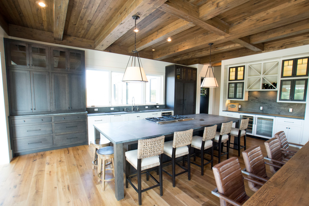 Kitchen - rustic kitchen idea