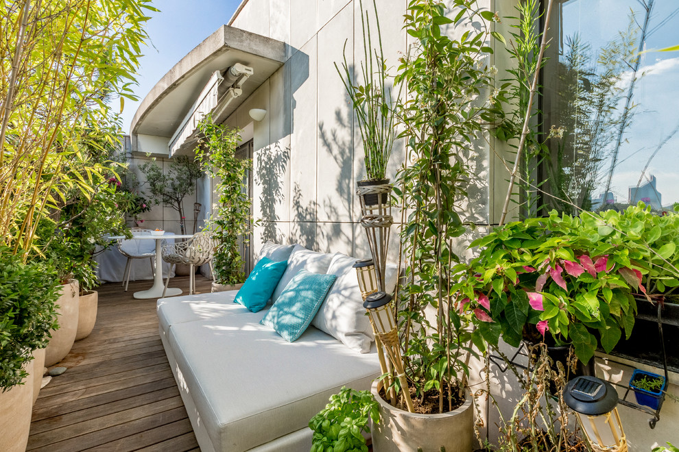 Inspiration for a coastal home design remodel in Paris