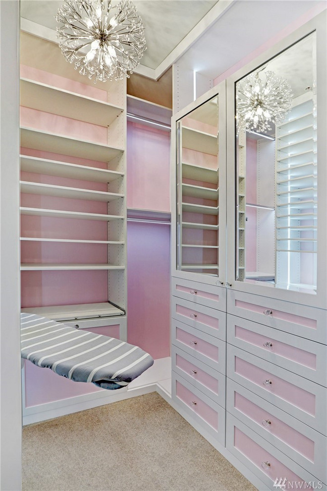 Transitional home design photo in Seattle