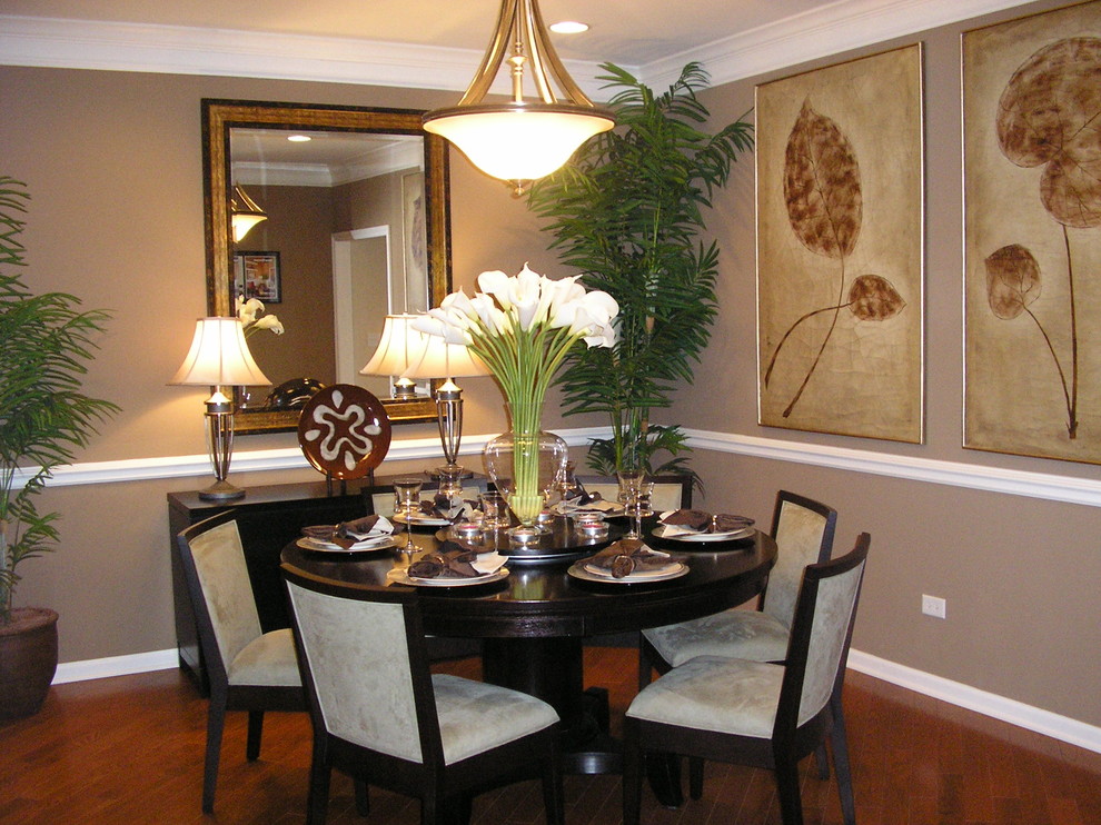 Example of a transitional dining room design in Chicago