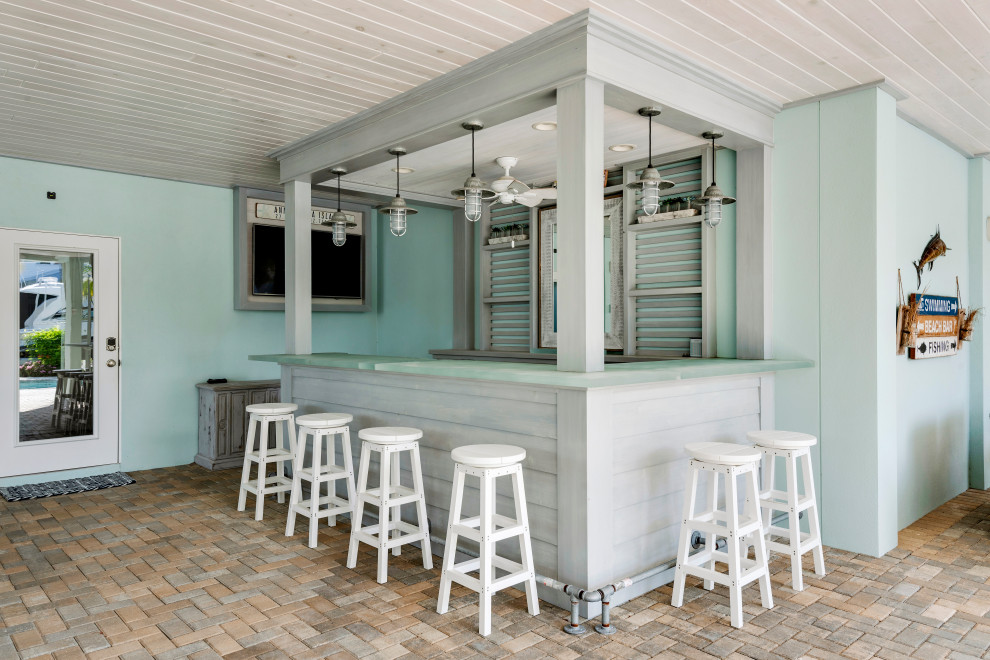 Photo of a beach style patio in Tampa.