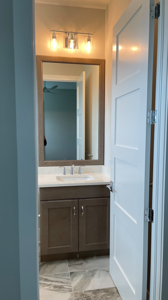 Home design - mid-sized transitional home design idea in Miami