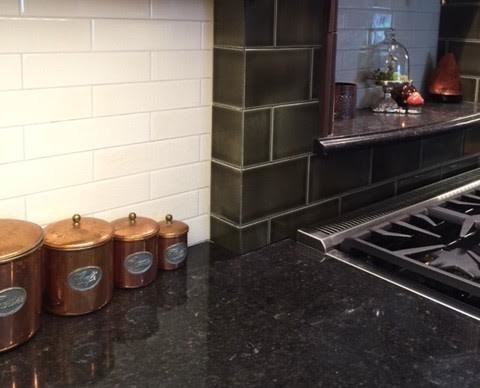 Enclosed kitchen - mid-sized rustic l-shaped enclosed kitchen idea in Seattle