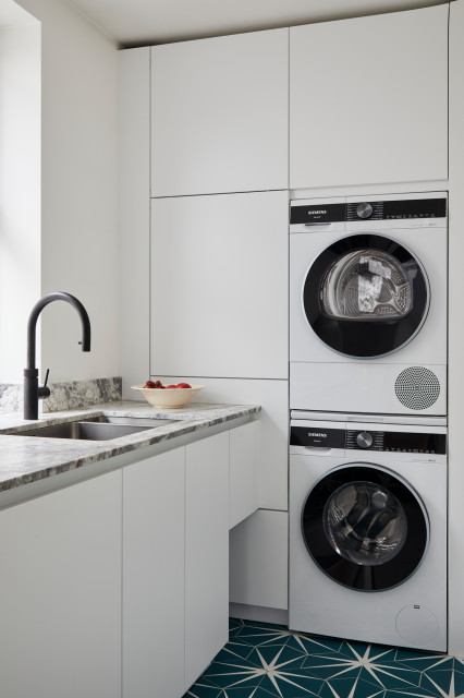 Farnborough Kitchen modern-kitchen