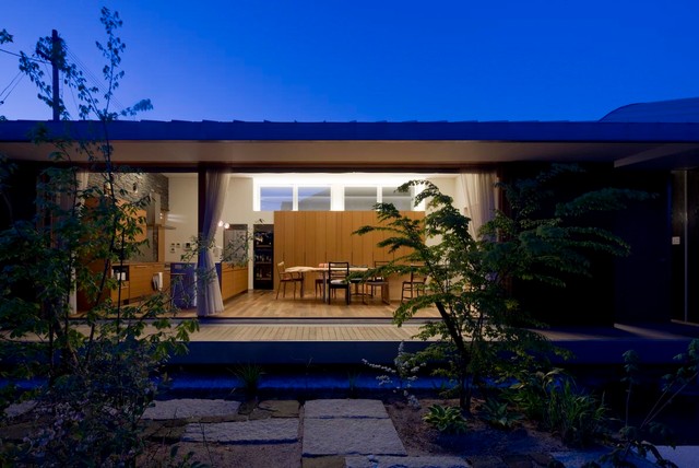 松山・枝松の家 contemporain-salle-a-manger