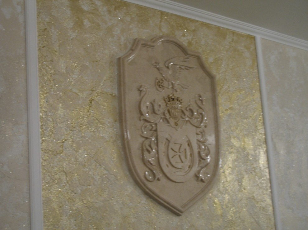 Герб фамильный измрамора Crema Marfil, Испания, 30мм