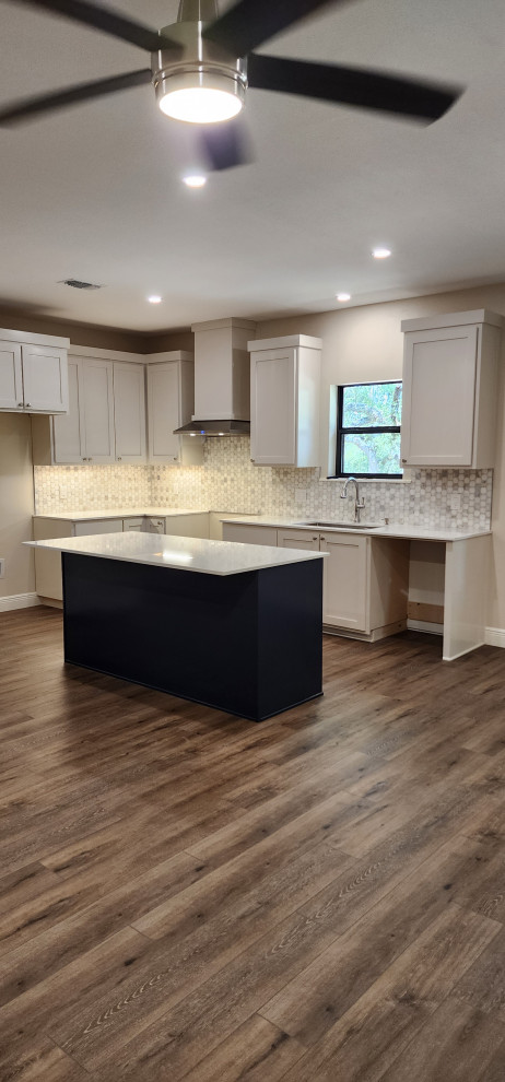 Transitional kitchen photo in Austin