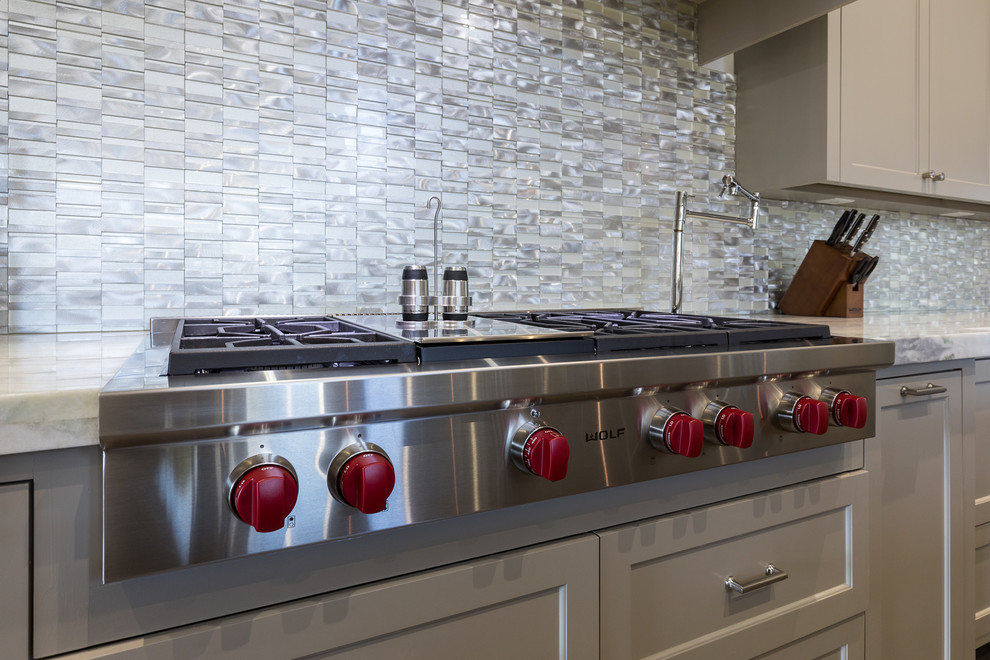 Example of a transitional kitchen design in Dallas