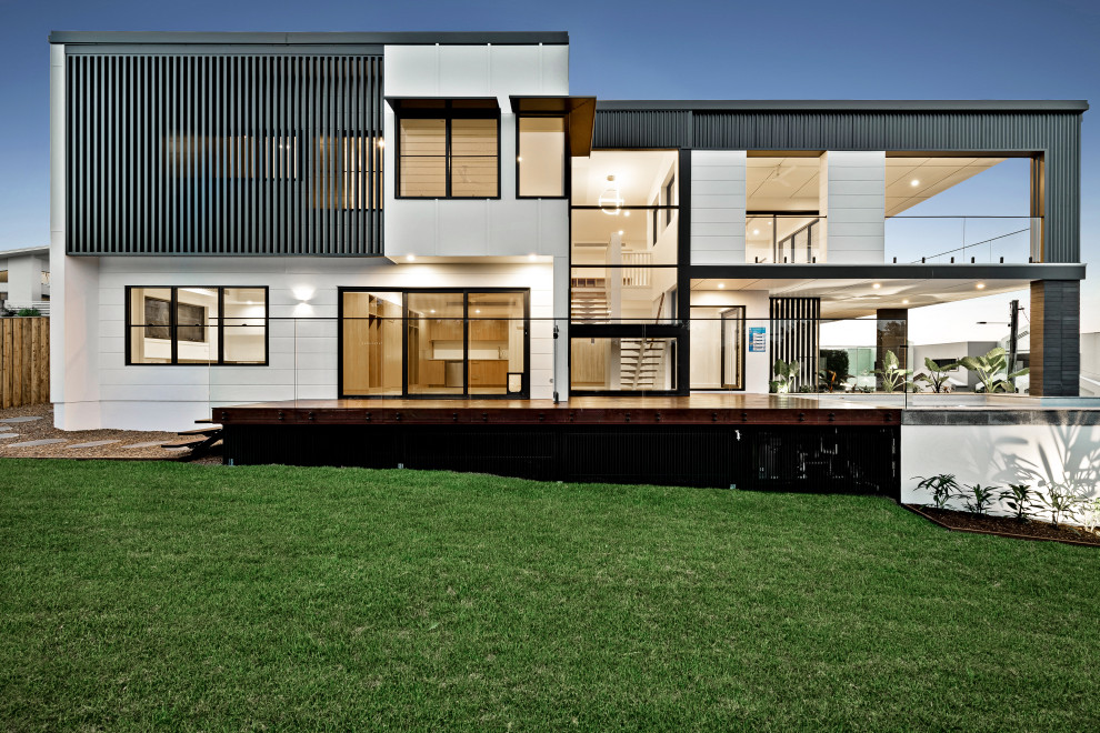 Inspiration for a contemporary exterior in Sunshine Coast.
