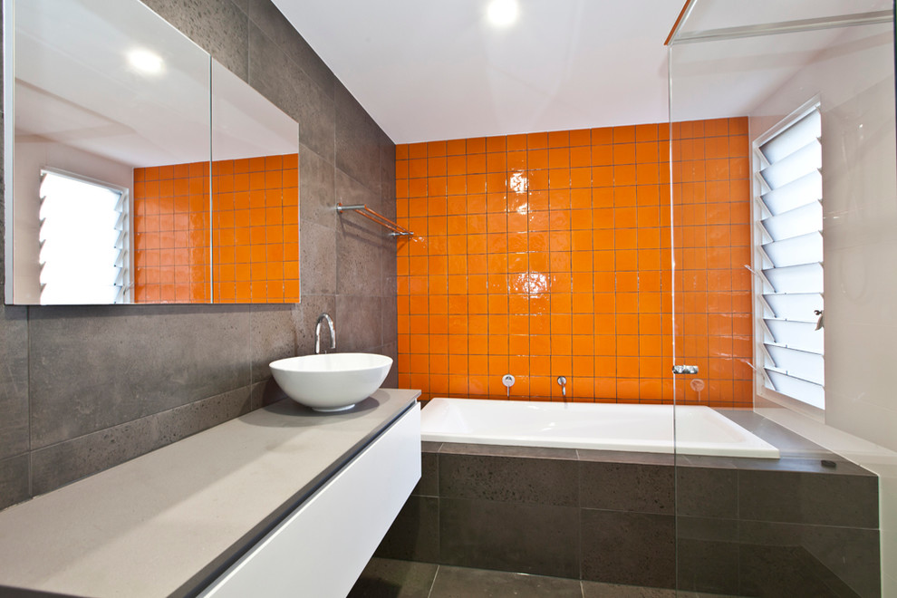 Inspiration for a contemporary bathroom in Brisbane.