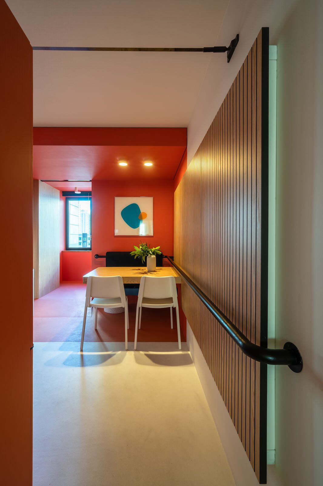 Кухня в коралловом ожерелье