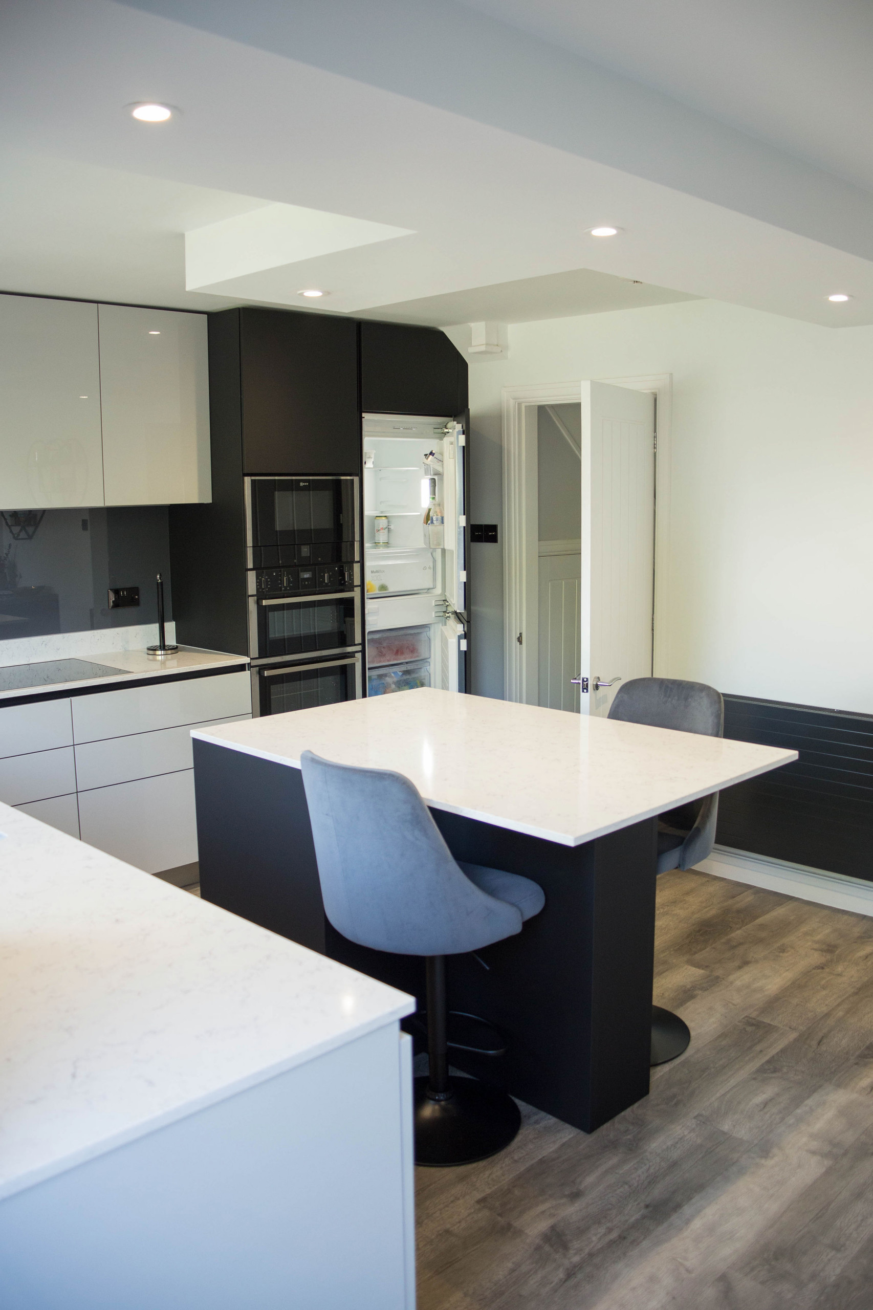 Ultra Matte Carbon and High Gloss Mist Handleless Kitchen
