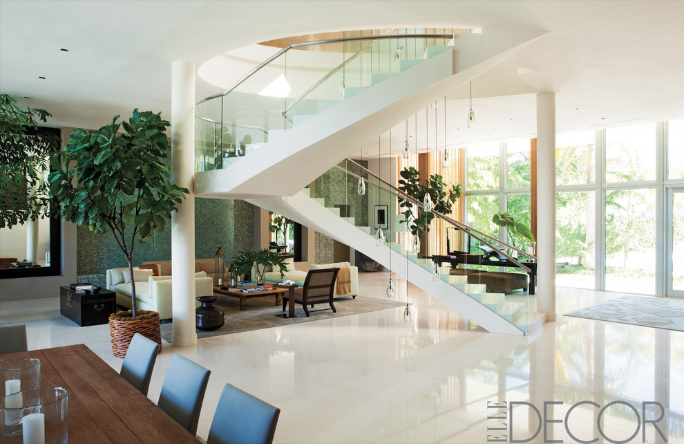 This is an example of a contemporary entryway in Miami.
