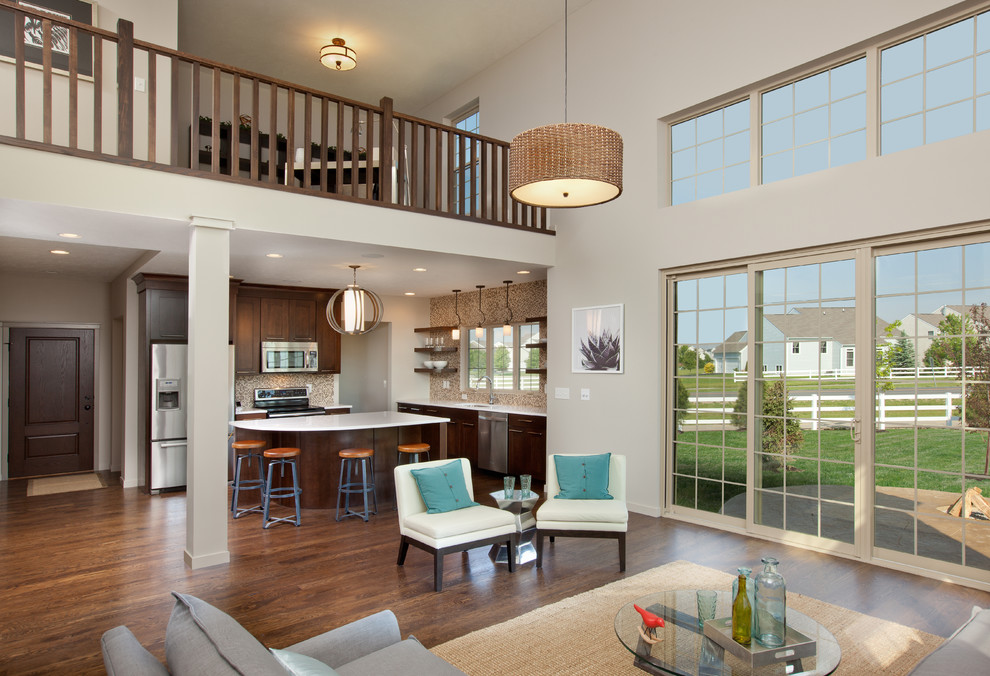 Example of a transitional home design design in Columbus