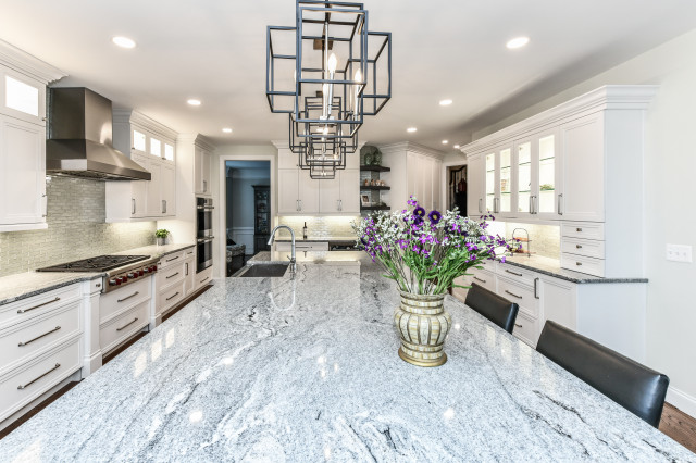 Transitional Lansdowne Kitchen Renovation klassisch-modern-kueche