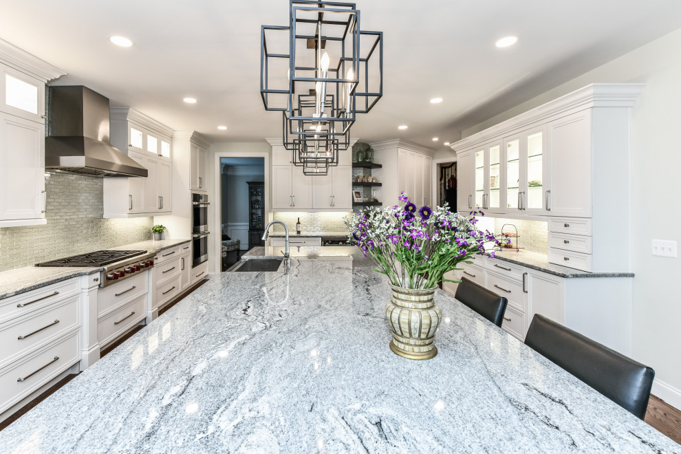 Example of a transitional kitchen design in DC Metro
