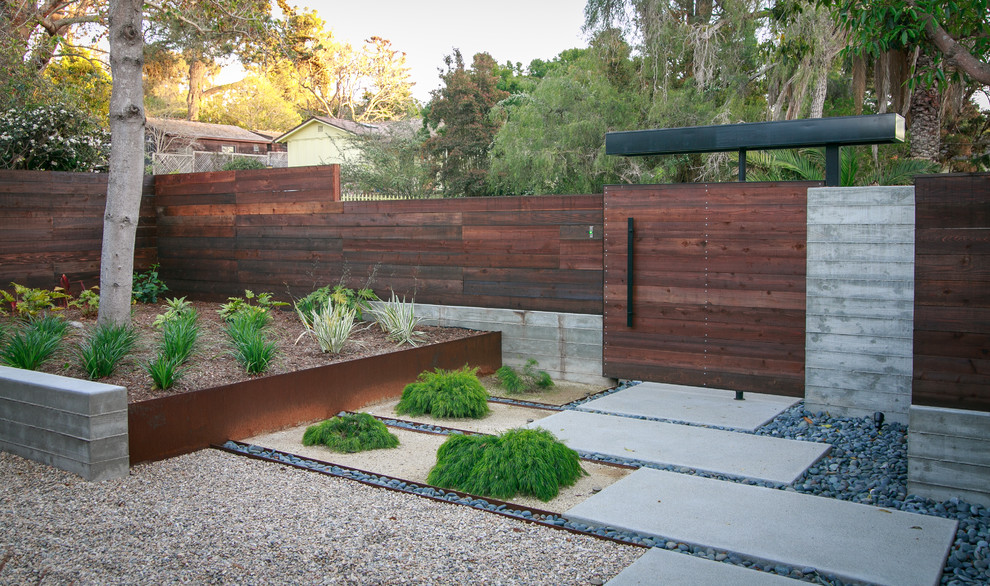 This is an example of a modern garden in San Diego with concrete pavers.