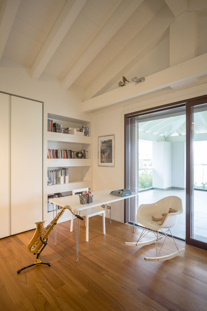 Contemporary home office in Milan.