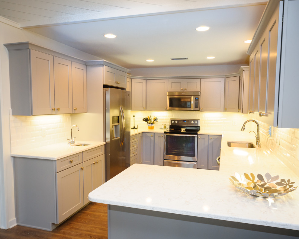 Kitchen - transitional kitchen idea