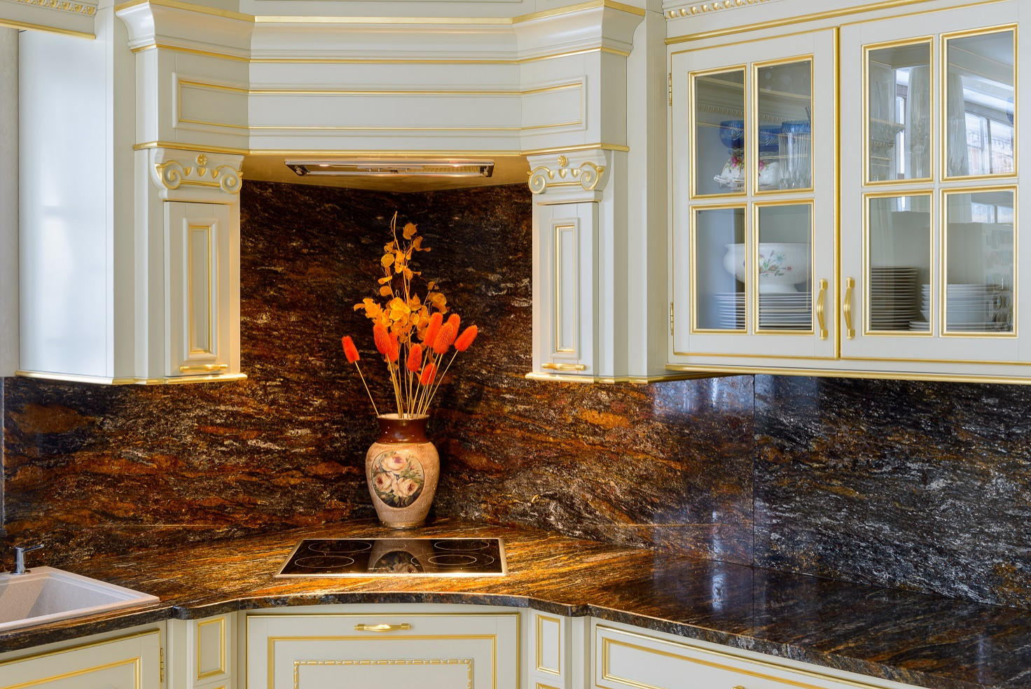 Внутренняя отделка особняка в поселке Маленькая Италия