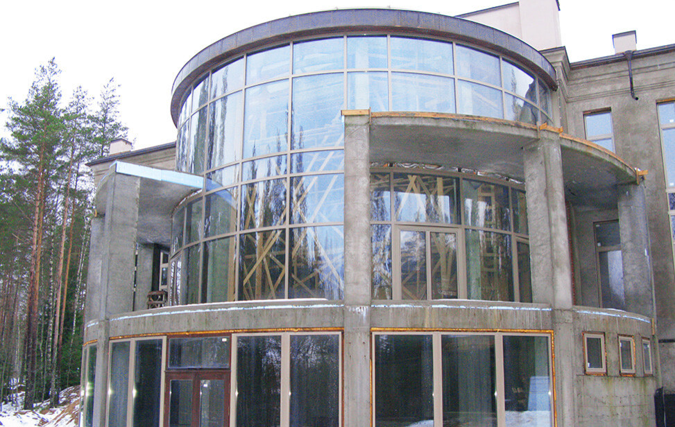 Гнутое и сферическое остекление
