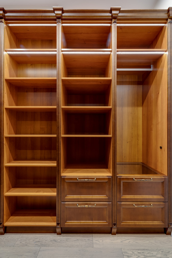 Дом в КП Ильичевка. Гардеробная.