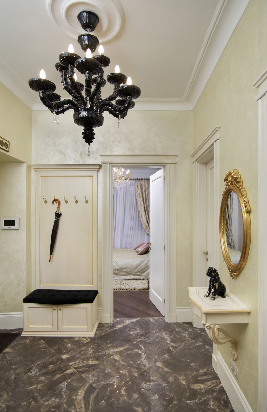 Элегантная классика (3-х комн. квартира в сталинке)