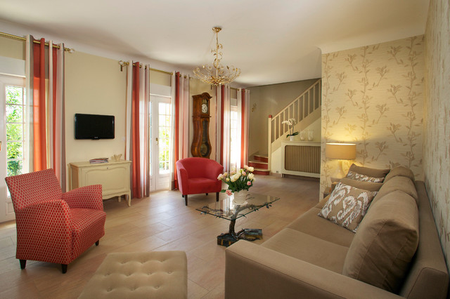 Maison de famille charme &agrave; la fran&ccedil;aise klassisch-modern-wohnbereich