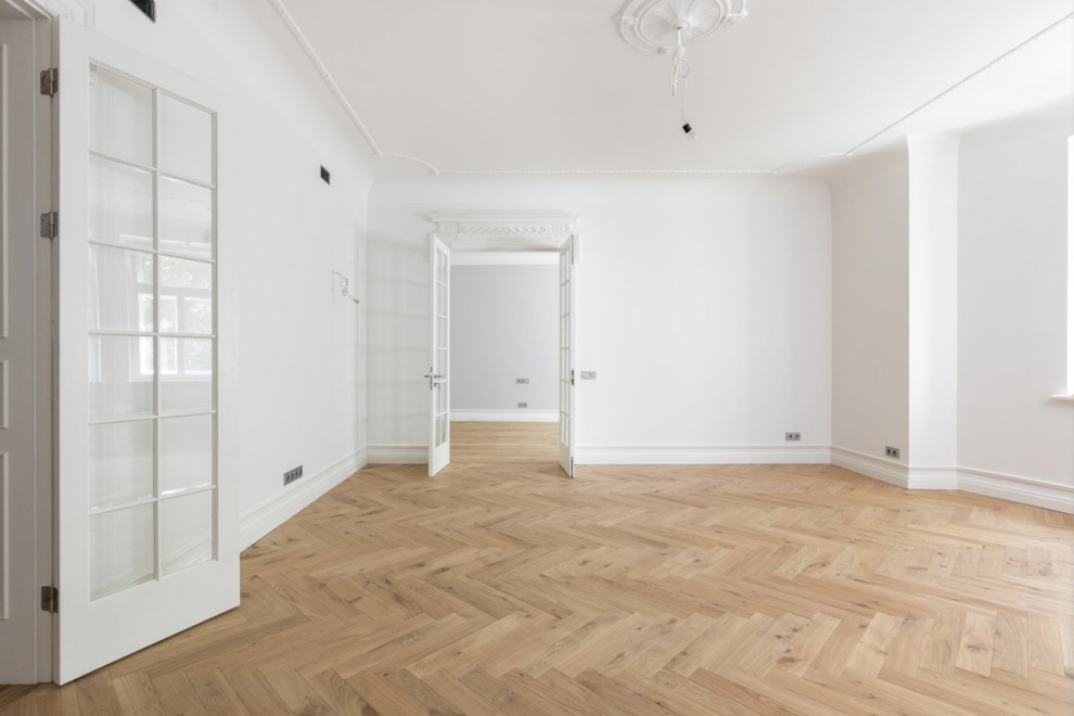 Ispirazione per un grande soggiorno contemporaneo con pareti bianche e pavimento in legno massello medio