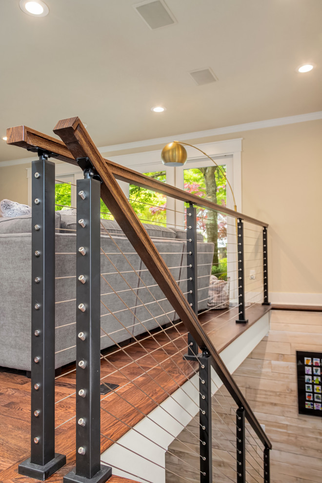 Schwebende, Mittelgroße Moderne Holztreppe mit offenen Setzstufen und Mix-Geländer in Seattle
