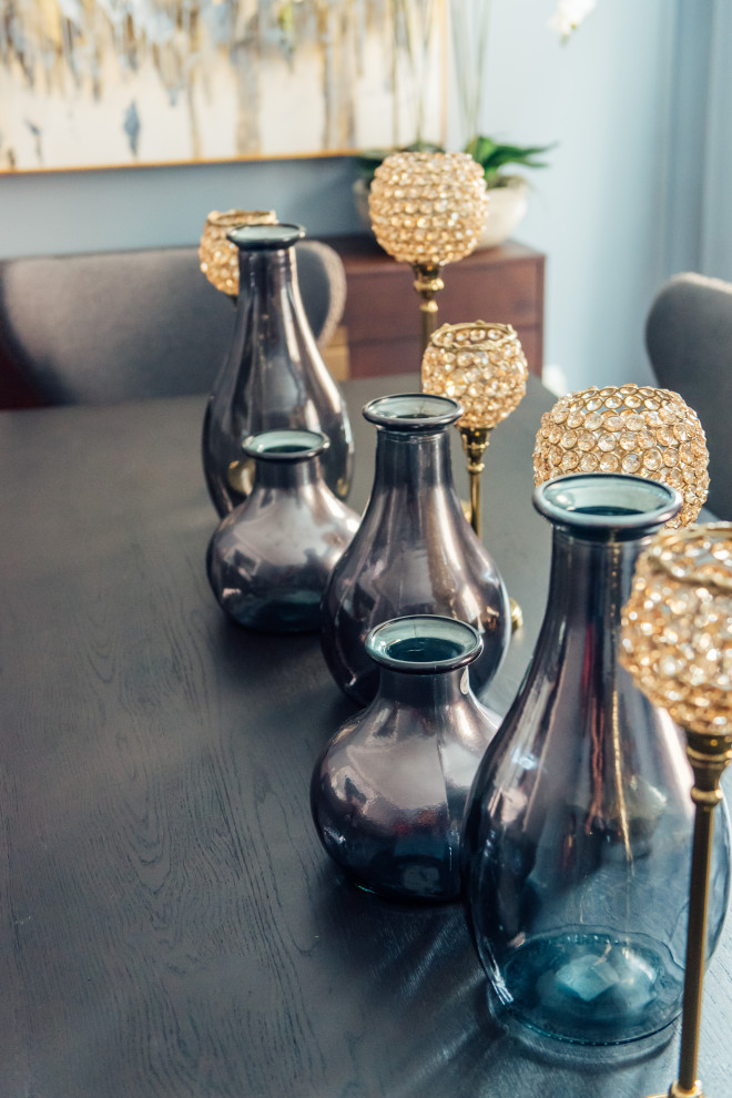 Inspiration for a transitional home design remodel in Toronto