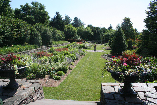 Sergeantsville Home traditional-garden
