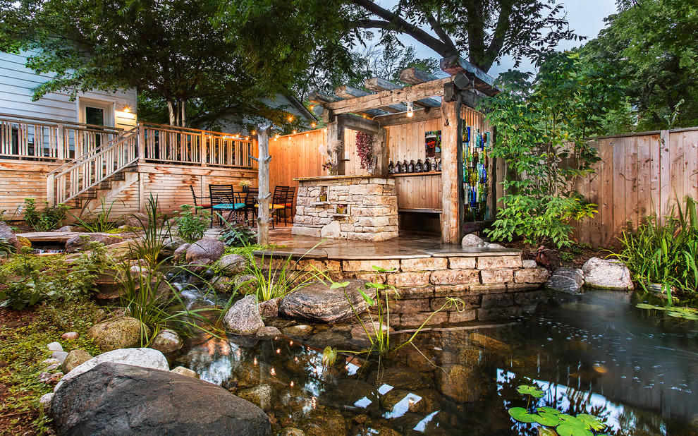 Home design - rustic home design idea in Toronto