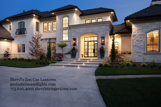 Inspiration for a contemporary exterior home remodel in Houston