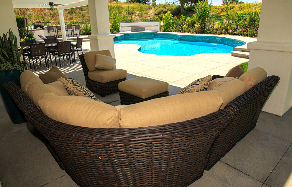 Transitional pool photo in Orange County