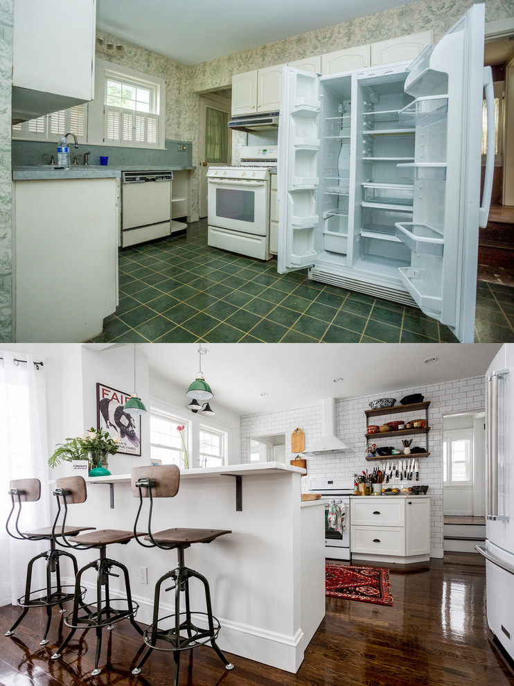 Example of a small transitional l-shaped dark wood floor eat-in kitchen design in Boston with a farmhouse sink, shaker cabinets, white cabinets, quartz countertops, white backsplash, ceramic backsplash, white appliances and a peninsula