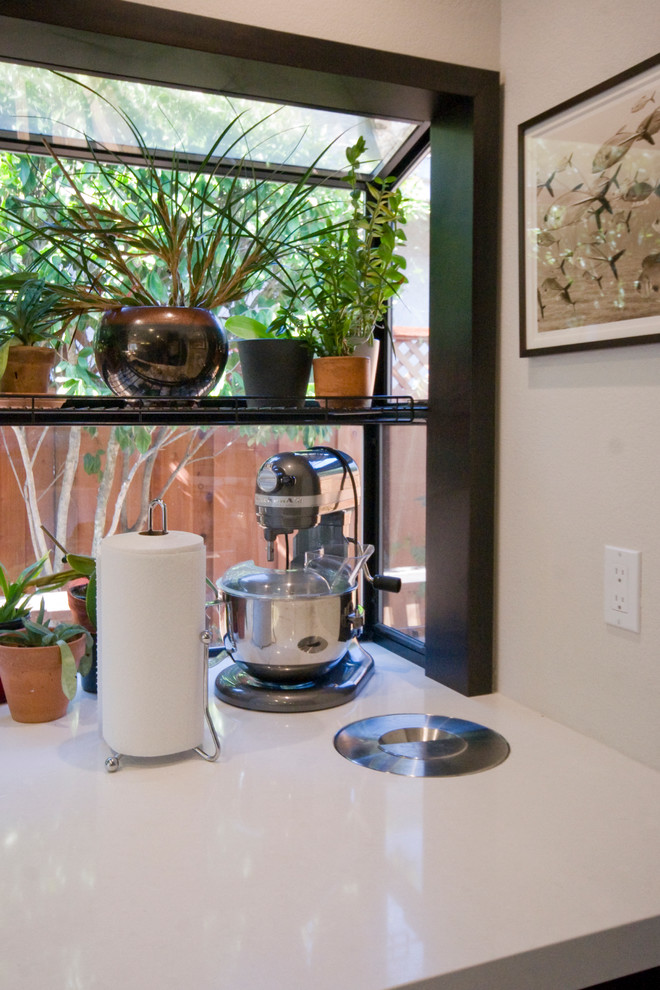 Mid-sized transitional l-shaped medium tone wood floor eat-in kitchen photo in San Francisco with quartz countertops, an island, an undermount sink, recessed-panel cabinets, medium tone wood cabinets and stainless steel appliances