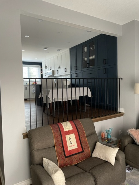 Lakeshore kitchen in Oakville townhouse