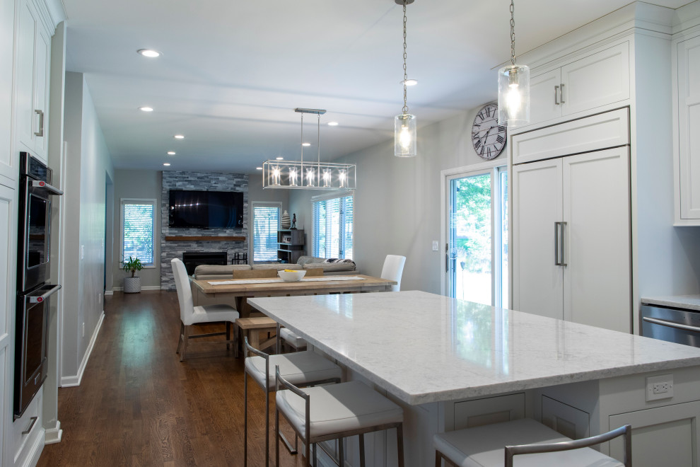 Kitchen - transitional kitchen idea in New York