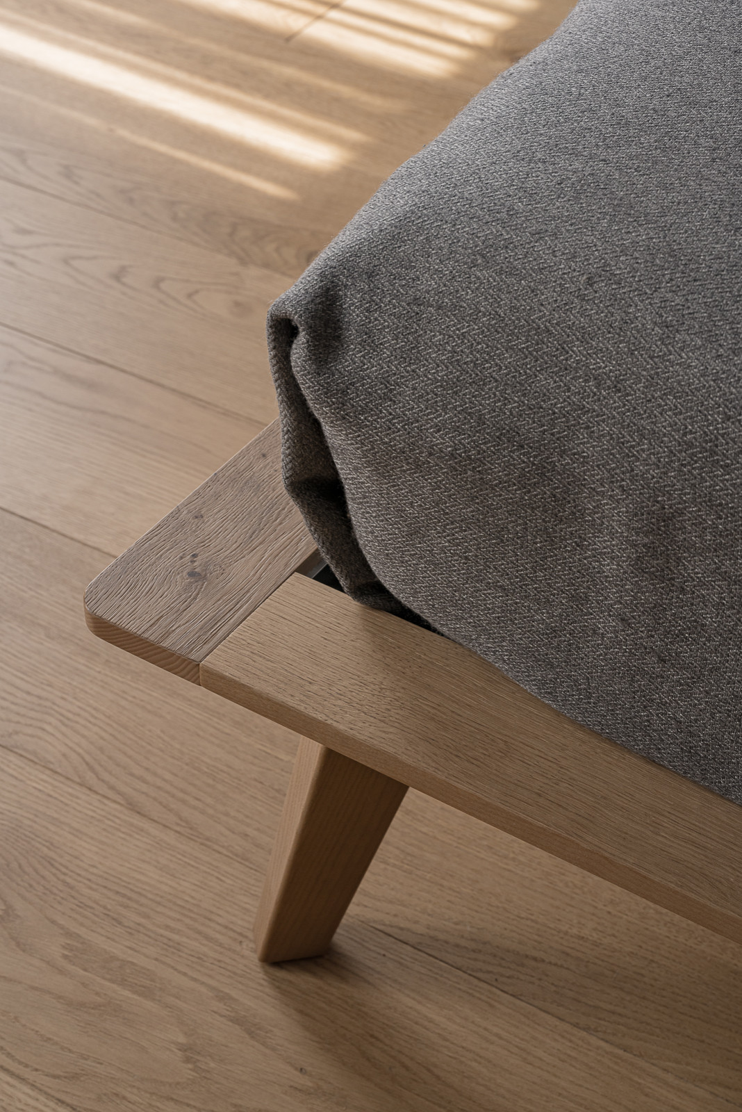 Мебельное наполнение загородного дома. "Родовое гнездо" отца и двух сыновей.