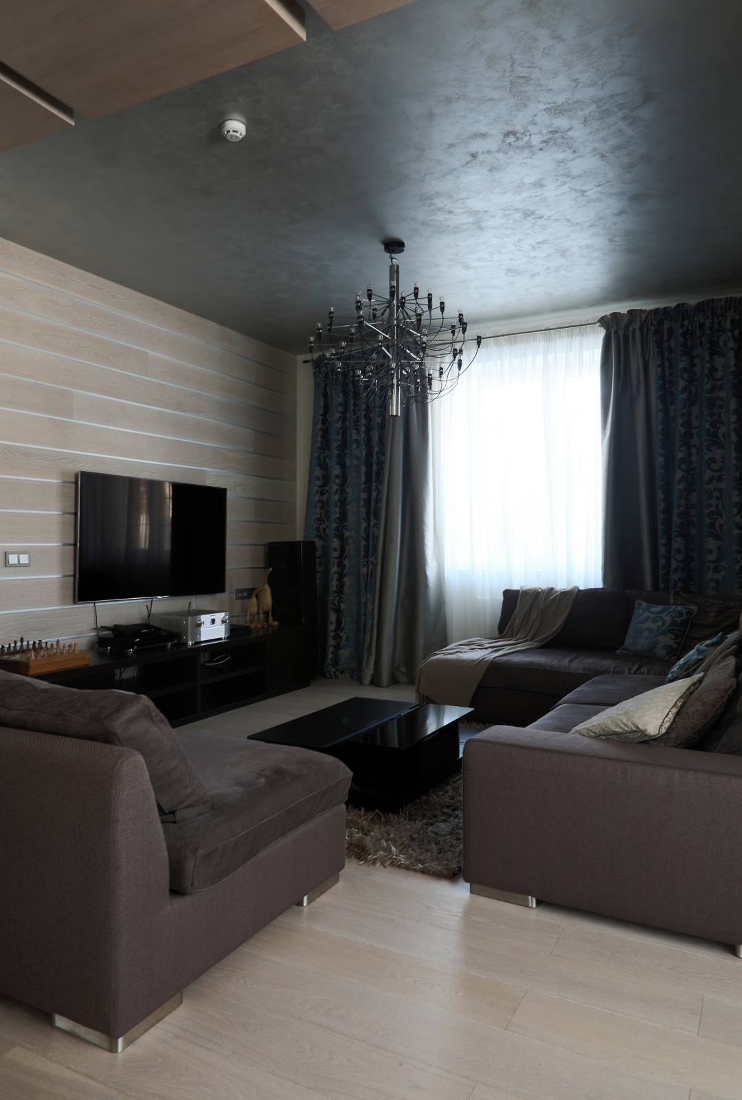 Интерьер загородного дома в поселке Гринфилд