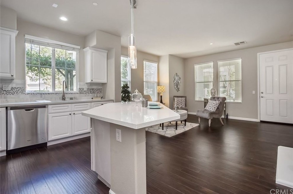 Example of a transitional kitchen design in Orange County