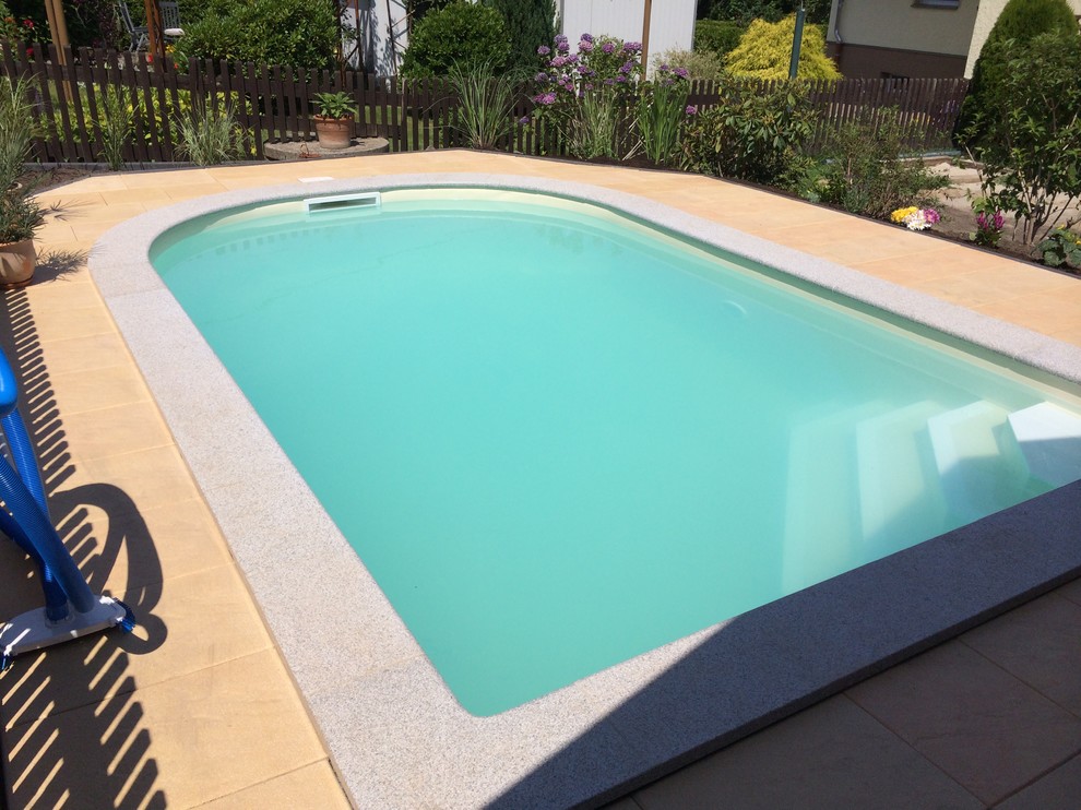 Moderner Pool in Sonstige