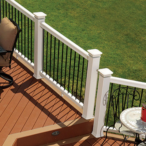 Photo of a transitional deck in Chicago.