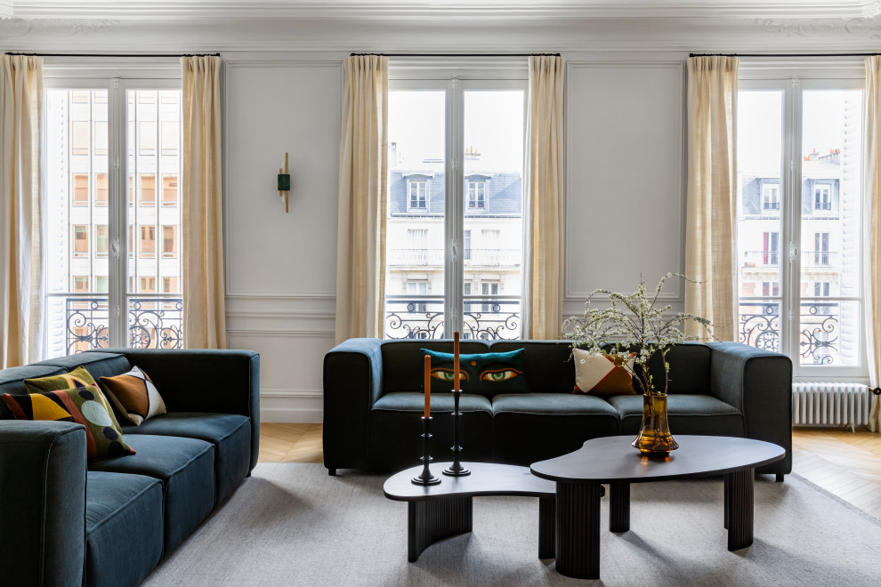 Inspiration for a contemporary living room in Paris.