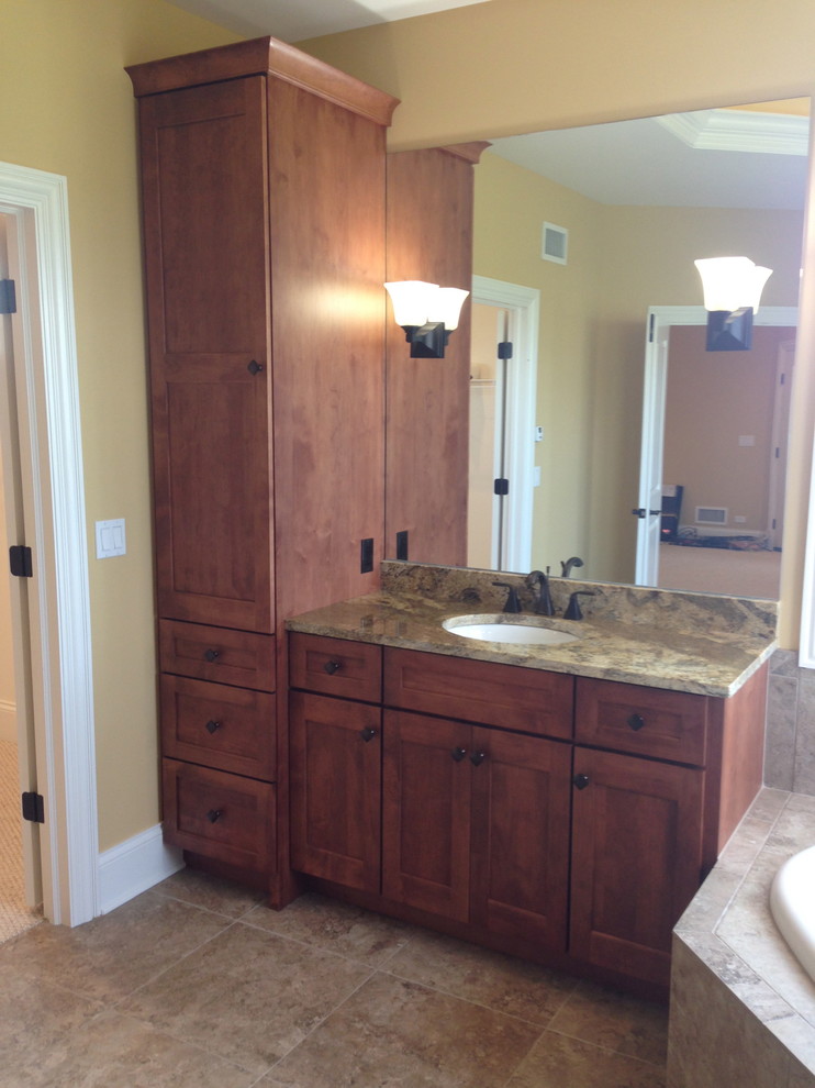 Inspiration for a transitional bathroom remodel in Chicago