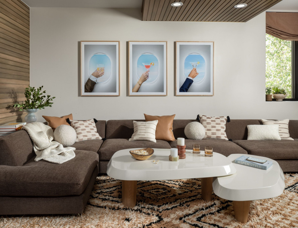 Ispirazione per un soggiorno minimalista di medie dimensioni e chiuso con moquette, pavimento multicolore e pareti bianche
