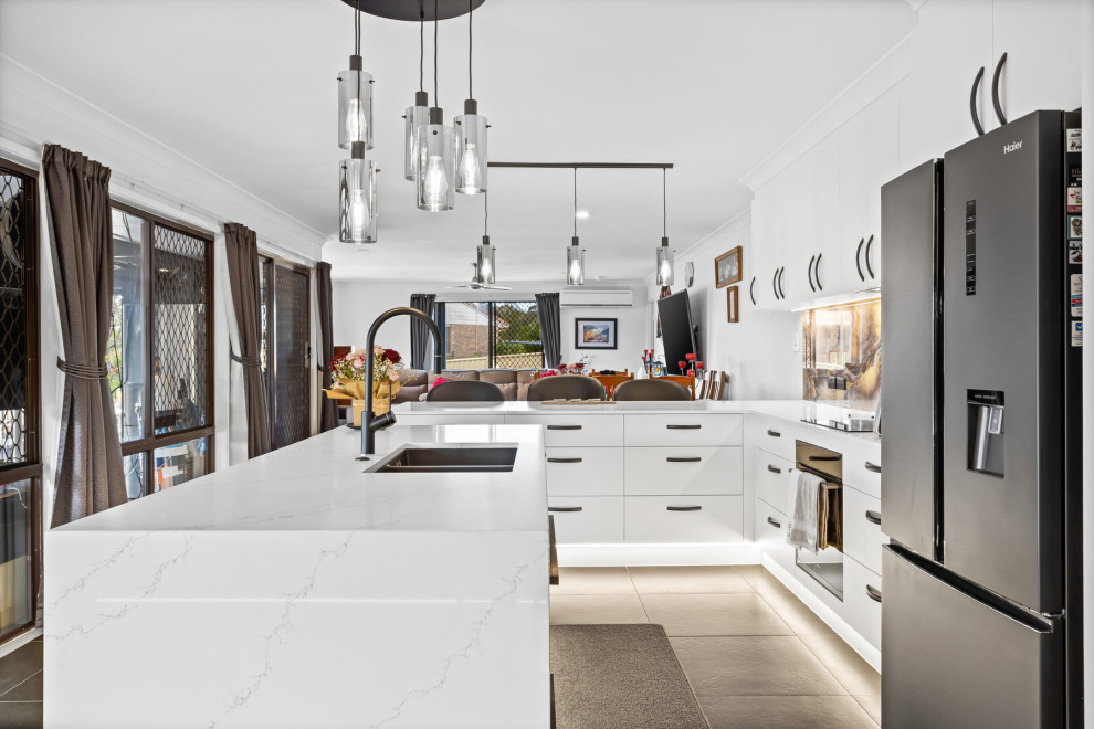 This is an example of a traditional kitchen in Brisbane.